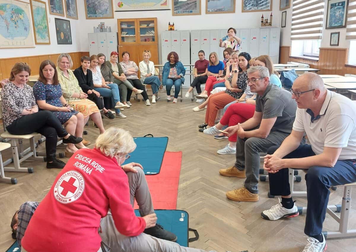 începe instruirea personalului din școlile sibiului pentru acordarea primului ajutor