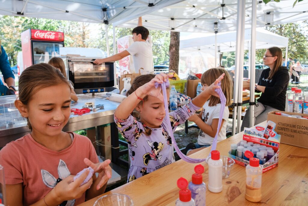 joi începe cel mai cunoscut street food festival din sibiu - zeci de food truck-uri vă dau întâlnire la ”foodie” pe strada cetății - distracție cât încape și pentru copii!