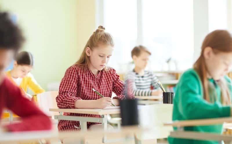 investiție de 4,5 milioane de lei pentru dotarea școlilor din avrig