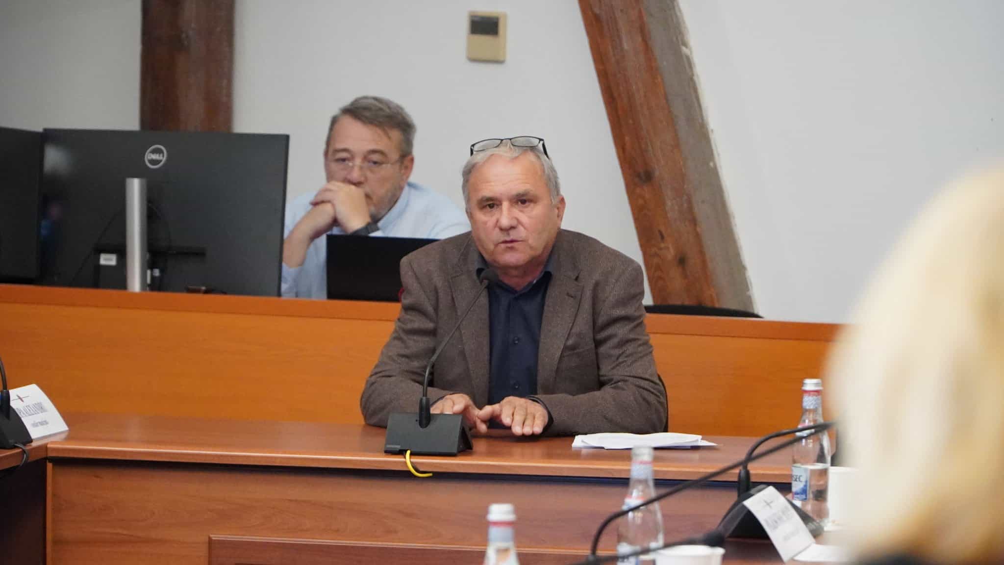 Tensiuni și contre în Consiliul Local pe marginea problemelor de la Tursib. Șoferii amenință cu demisia: „Vrem un salariu decent” tensiuni și contre în consiliul local pe marginea problemelor de la tursib. șoferii amenință cu demisia: „vrem un salariu decent”