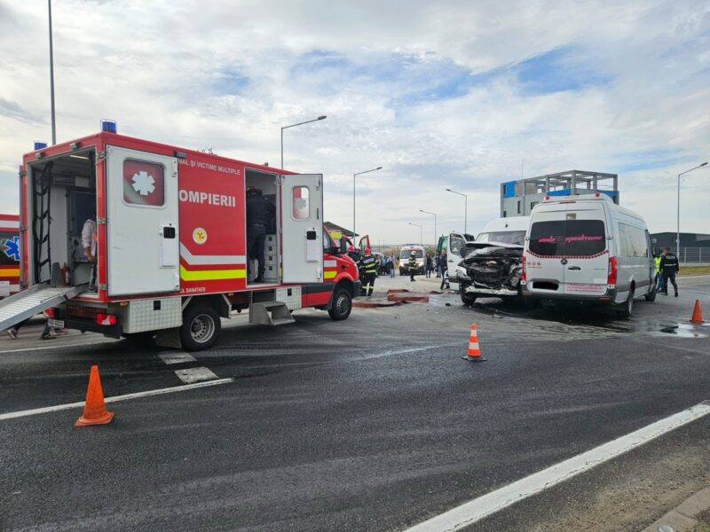 starea celor 19 răniți din accidentul cu două microbuze. o persoană a rămas internată la spitalul județean