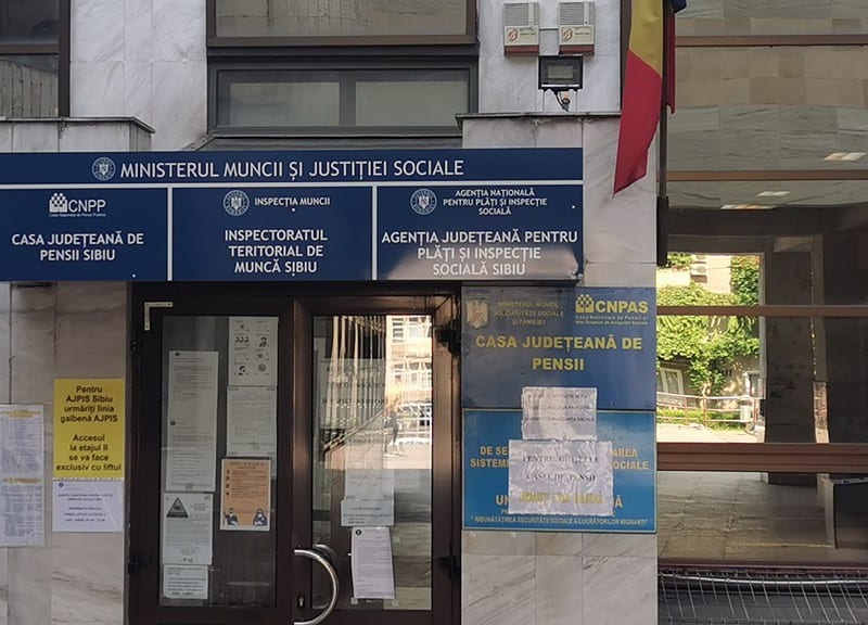 protest la casa de pensii sibiu. angajații cer salarii mai mari