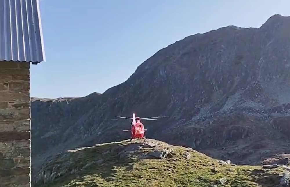 intervenție cu elicopterul smurd, la cabana podragu. unui turist israelian i s-a făcut rău (video)