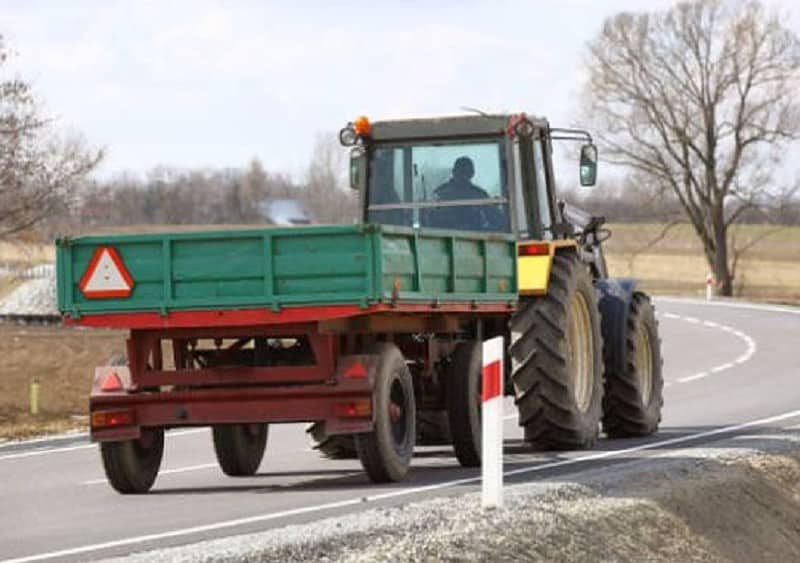 tractorist fără permis, prins cu o alcoolemie record în slimnic