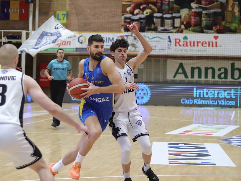 csu sibiu capotează la rm. vâlcea. universitarii au pierdut cu 69-80