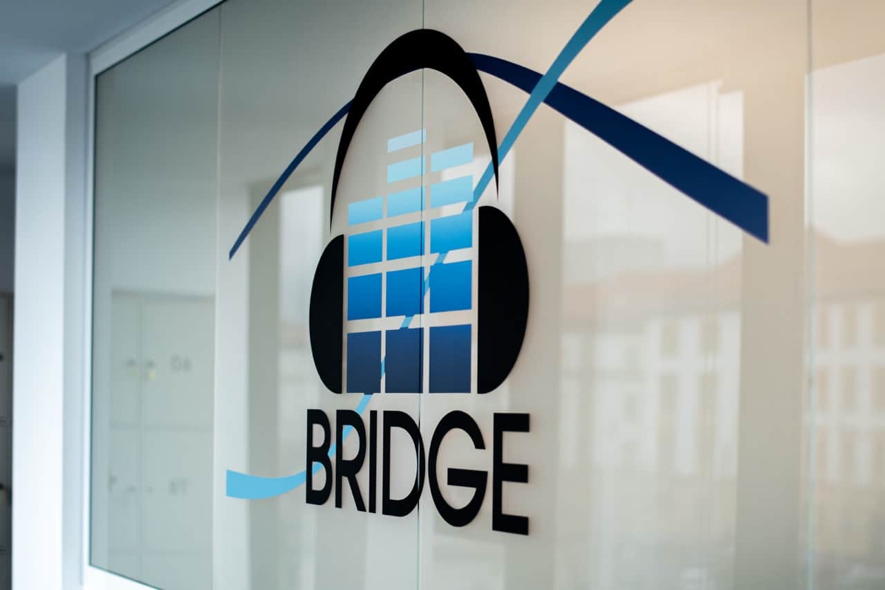 experiența mariei la bridge ics. studentă la cluj și angajată a companiei de consultanță in sibiu