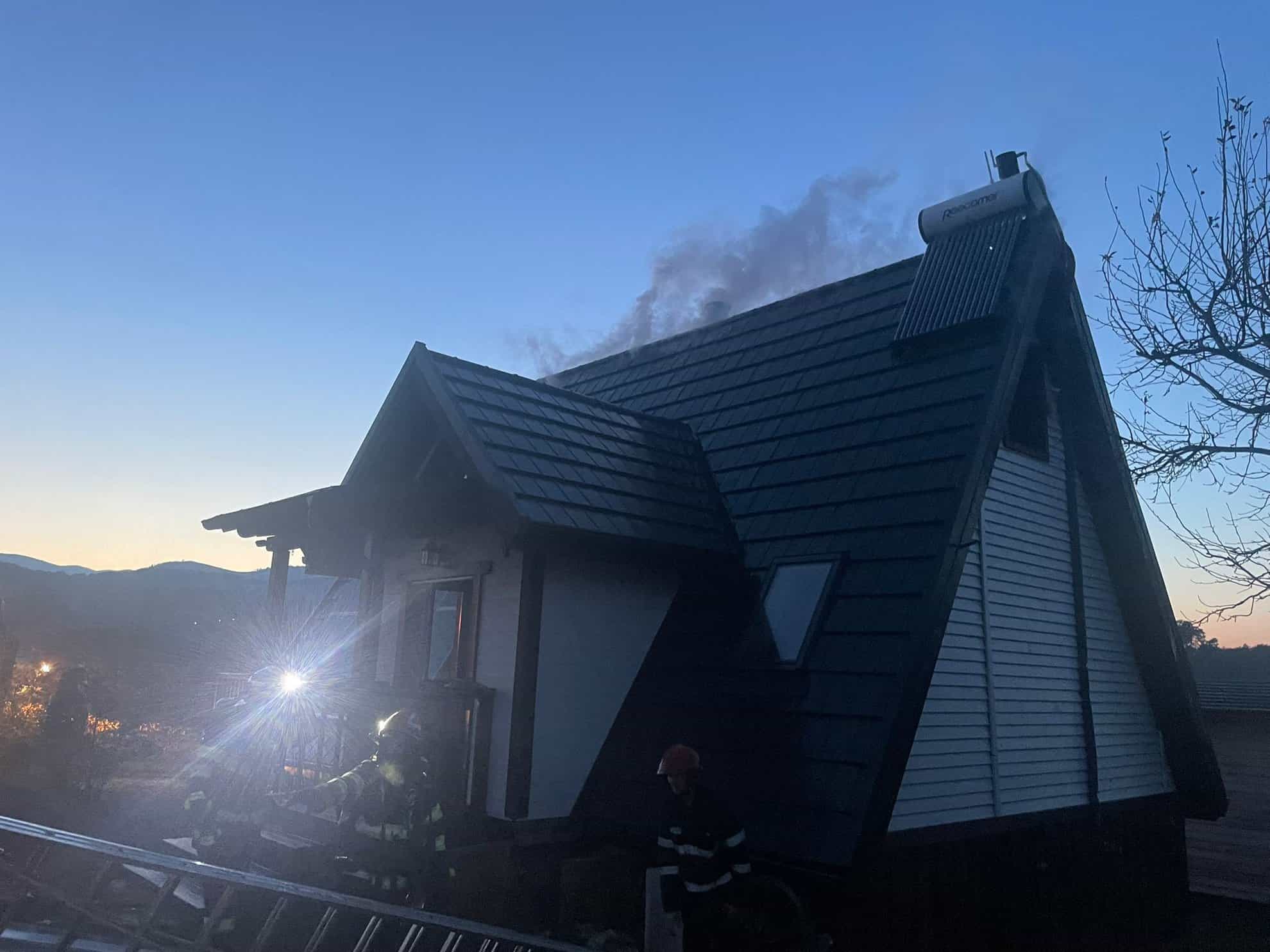 incendiu la o cabană din rășinari din cauza unui coș de fum (foto)