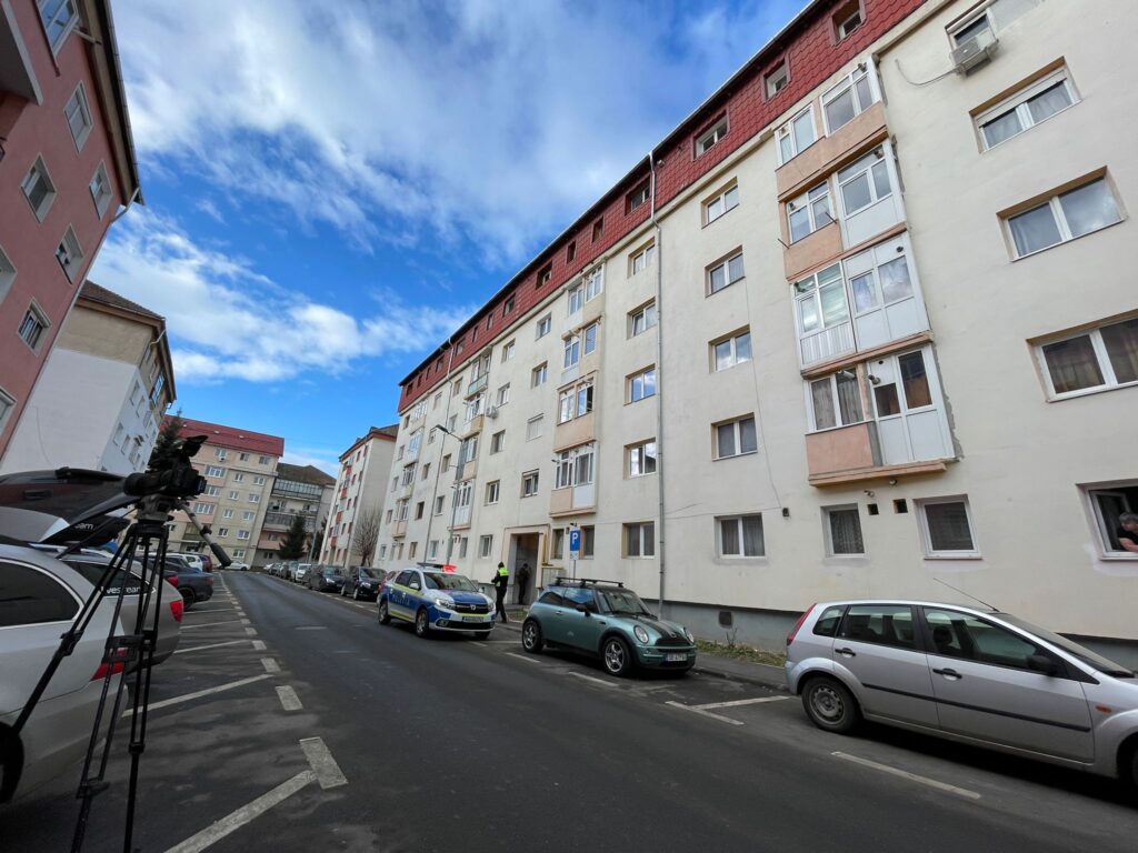 starea copilului căzut de la etajul 5 al unui bloc din sibiu. medicii sunt rezervați