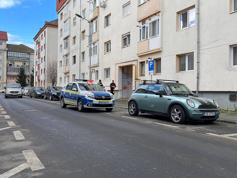 starea copilului căzut de la etajul 5 al unui bloc din sibiu. medicii sunt rezervați