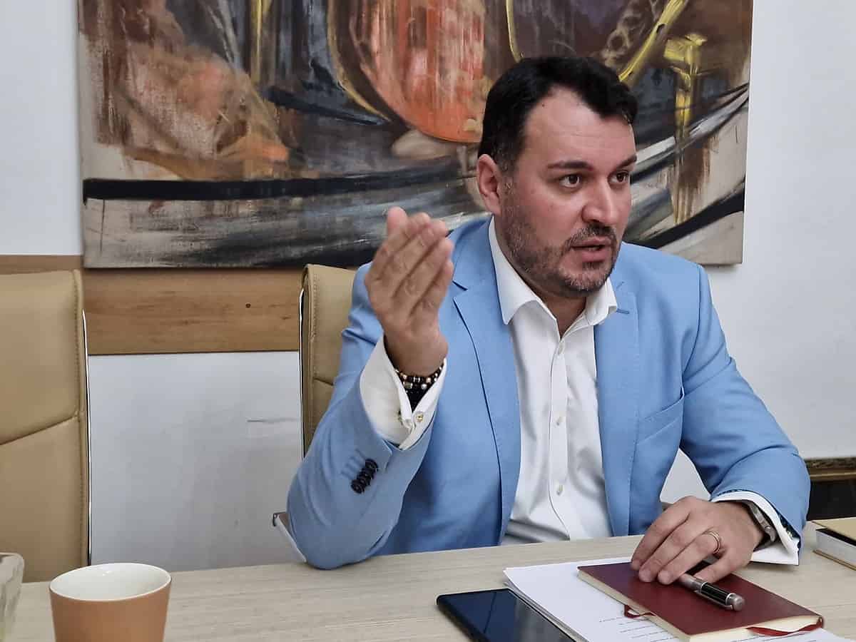 alexandru chituță, tentat să renunțe la conducerea muzeului brukenthal: „este o jignire” (video)