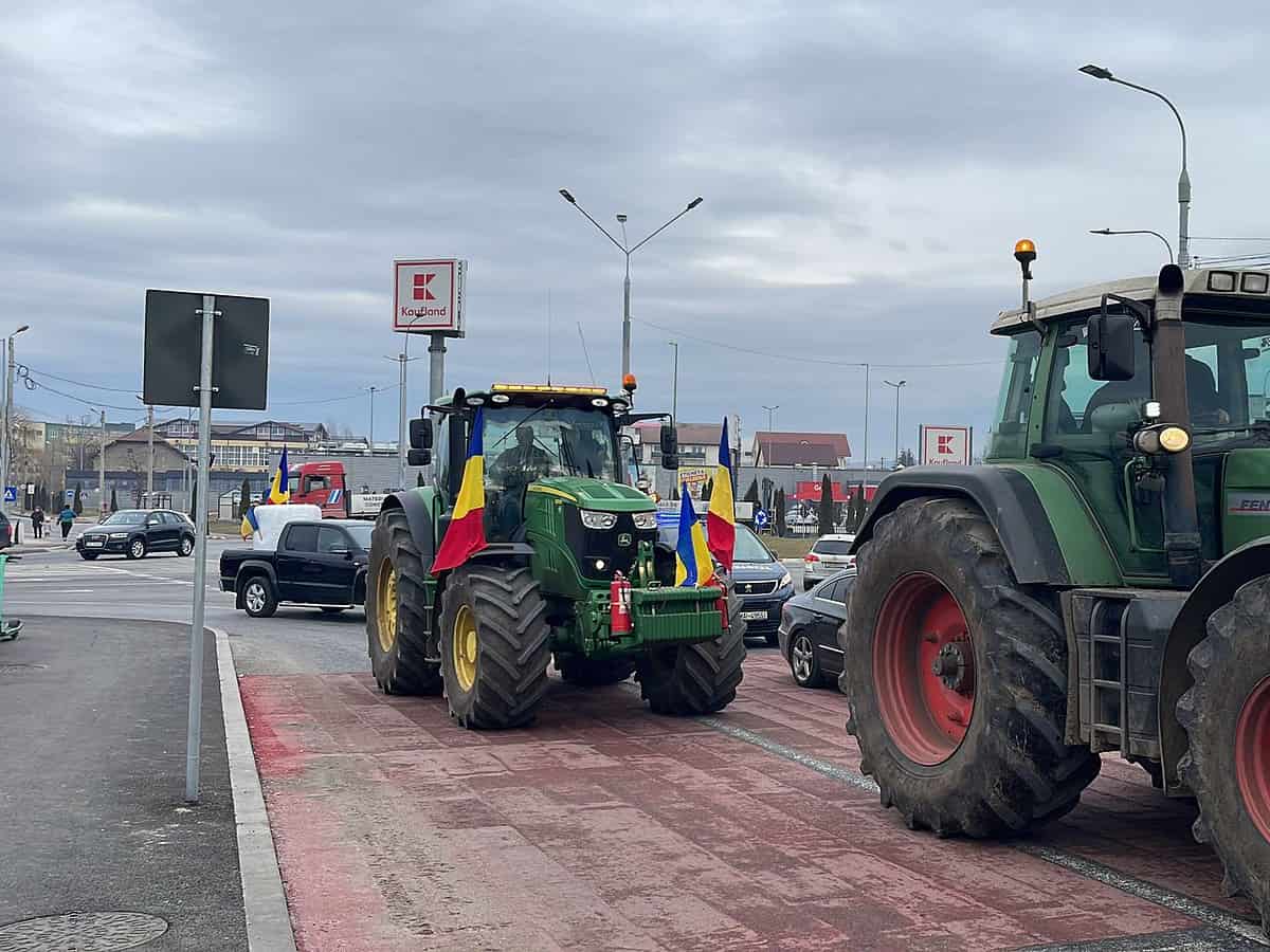 fermierii reiau protestele prin sibiu, începând de vineri. peste 400 de tractoare și camioane vor mărșălui pe principalele artere