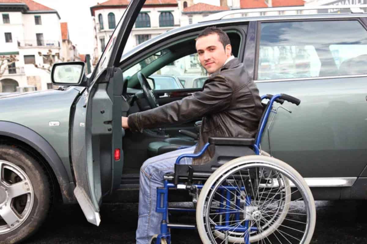 persoanele cu dizabilităţi vor avea două tipuri de carduri cu gratuităţi, recunoscute în orice ţară europeană. care sunt avantajele