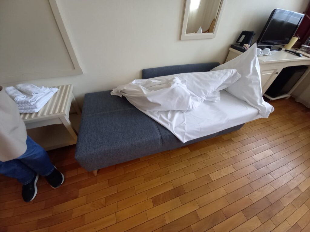 restaurantul și spațiile de cazare de la palatul brukenthal din avrig, închise temporar de anpc. amenzi de 140.000 de lei pentru neregulile găsite (foto)
