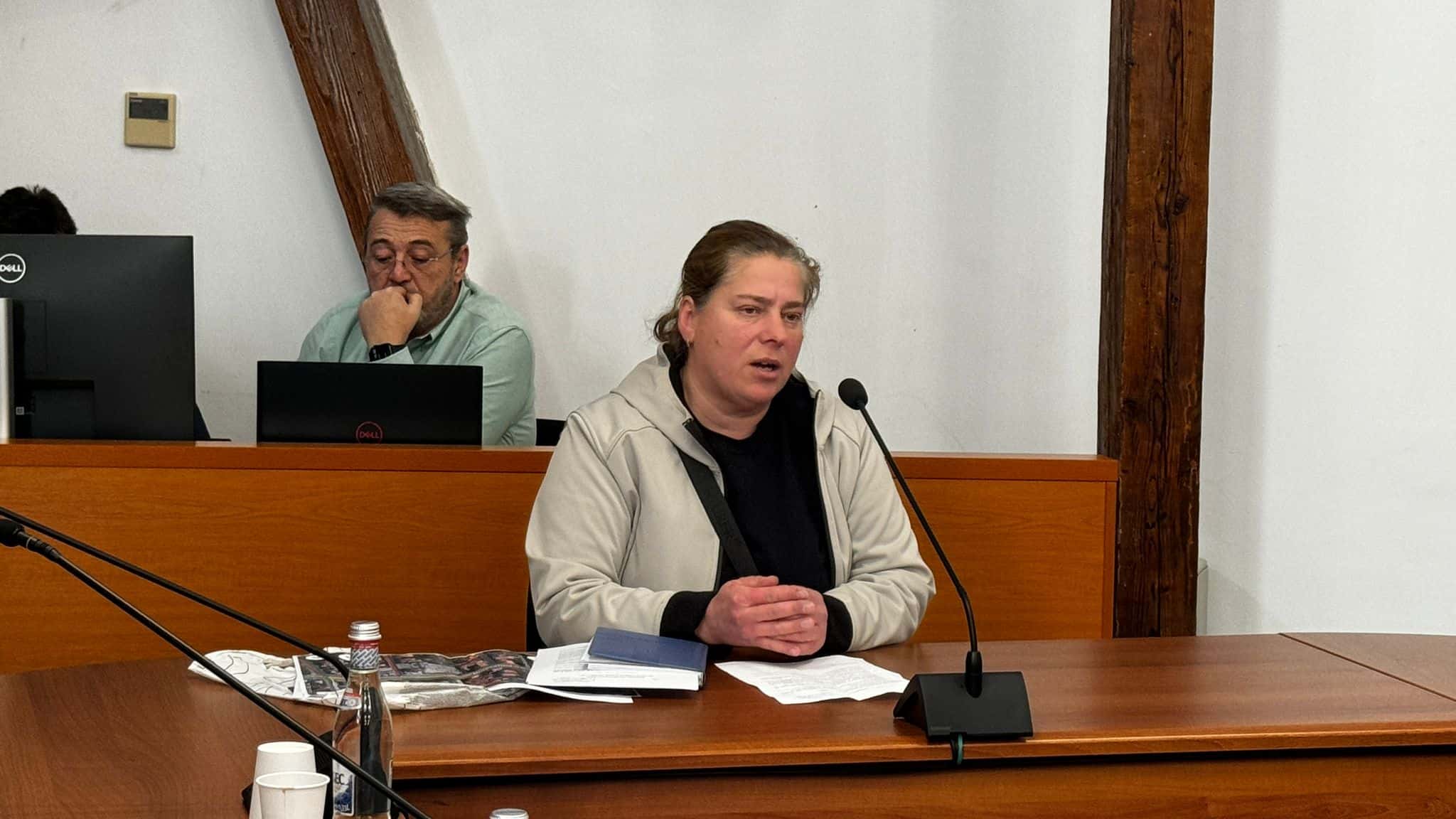 o sibiancă spune că nu mai vrea blocuri în cartierele de case din sibiu. „să facem referendum. avem culoar aerian și trebuie să ne facem planuri în caz de război” (video)