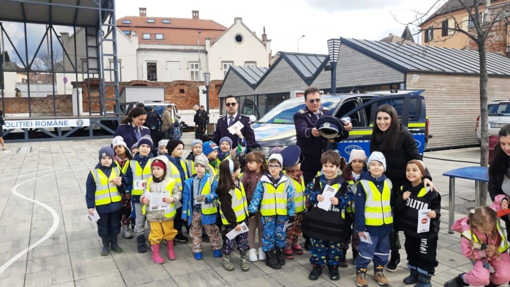 invazie de copii la ziua poliției în piața habermann. câinii ciobănești, atracția principală pentru cei mici (video foto)