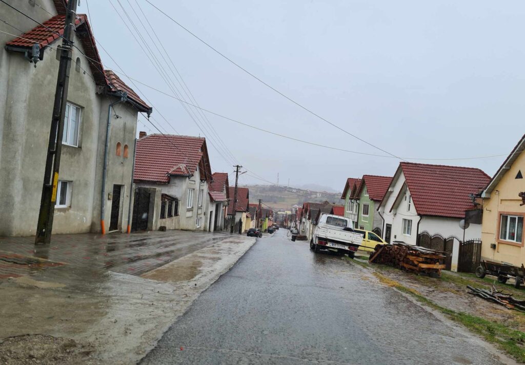 Scandalul de xenofobie din Jina. Ies la iveală noi cazuri. Localnic: „Au zis că îmi dau foc la casă” scandalul de xenofobie din jina. ies la iveală noi cazuri. localnic: „au zis că îmi dau foc la casă”