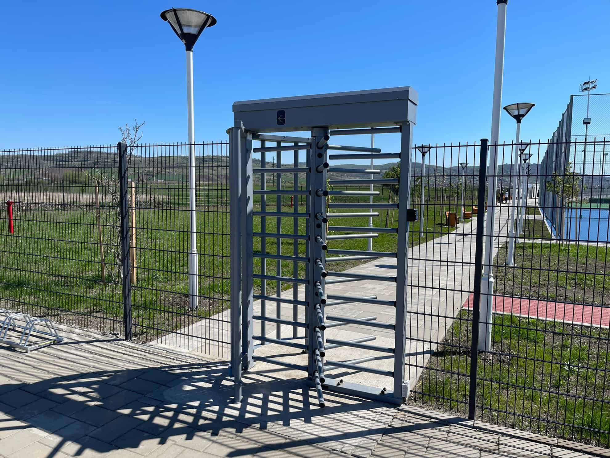 baza sportivă obor urmează să fie inaugurată. terenul de fotbal, închiriat cu 2.000 lei pe meci. celelalte terenuri vor putea fi folosite gratuit (foto)
