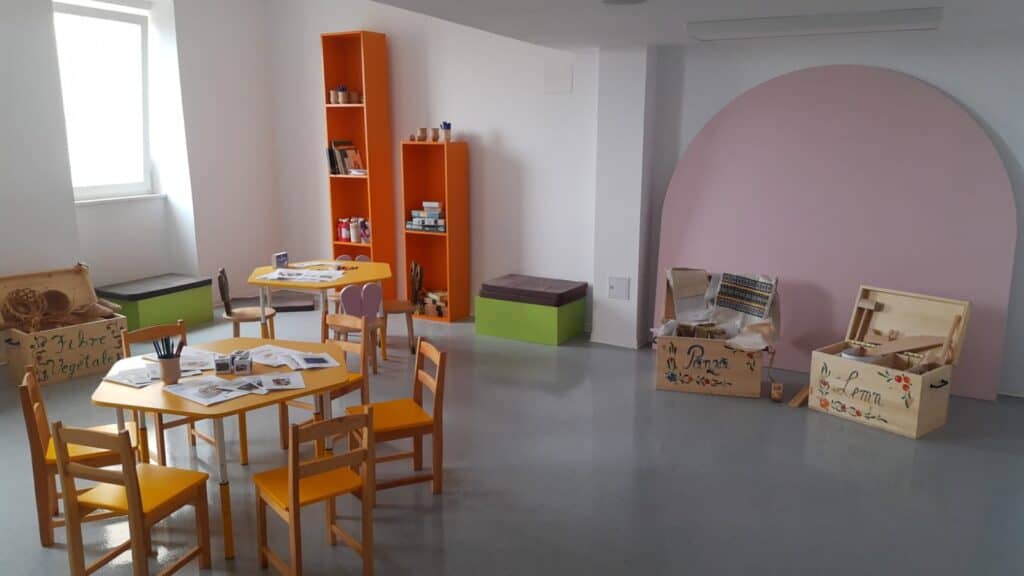 s-a inaugurat centrul de activități și resurse regionale de la casa artelor. expoziție inedită la mansardă. ciprian ștefan: „acest proiect este al treilea meu copil. îl visam demult” (foto)