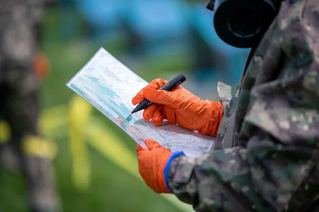 aproape 300 de studenți ai academiei forțelor terestre au recreat o situație de război în poligonul din perii dăii. în premieră, au fost utilizate drone militare (foto video)