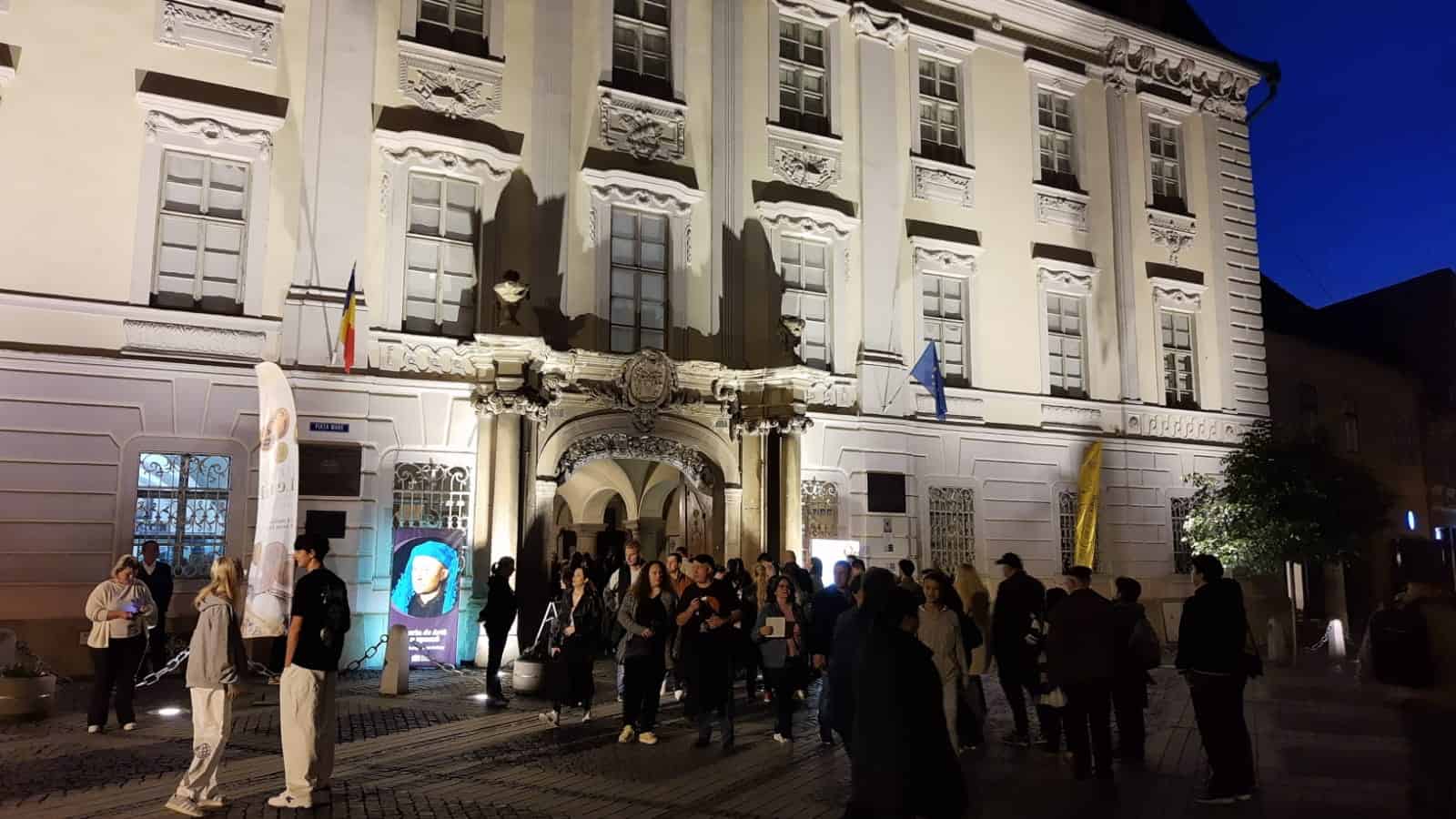 Mii de sibieni au invadat centrul Sibiului și Muzeul Astra de Noaptea Muzeelor (video foto) mii de sibieni au invadat centrul sibiului și muzeul astra de noaptea muzeelor (video foto)
