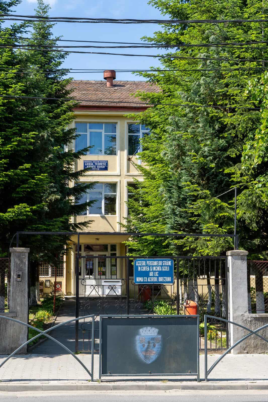 Trei secții de votare din Mediaș relocate în alte sedii (foto-video) trei secții de votare din mediaș relocate în alte sedii (foto-video)
