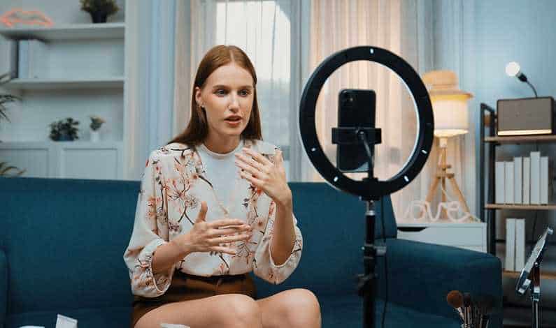 anpc vrea să pună “tunurile” pe influencerii care fac reclamă mascată pe rețelele sociale
