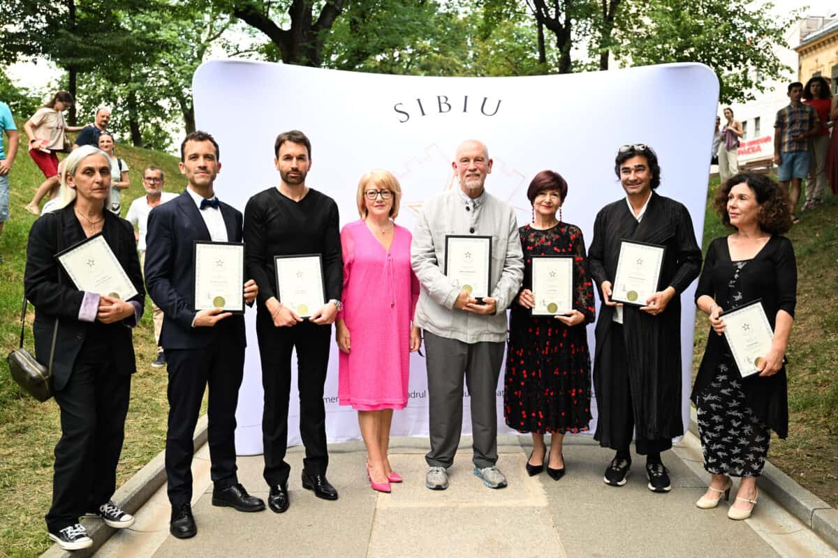șapte personalități remarcabile ale lumii artistice mondiale au fost distinse ieri cu stele pe aleea celebrităților din sibiu