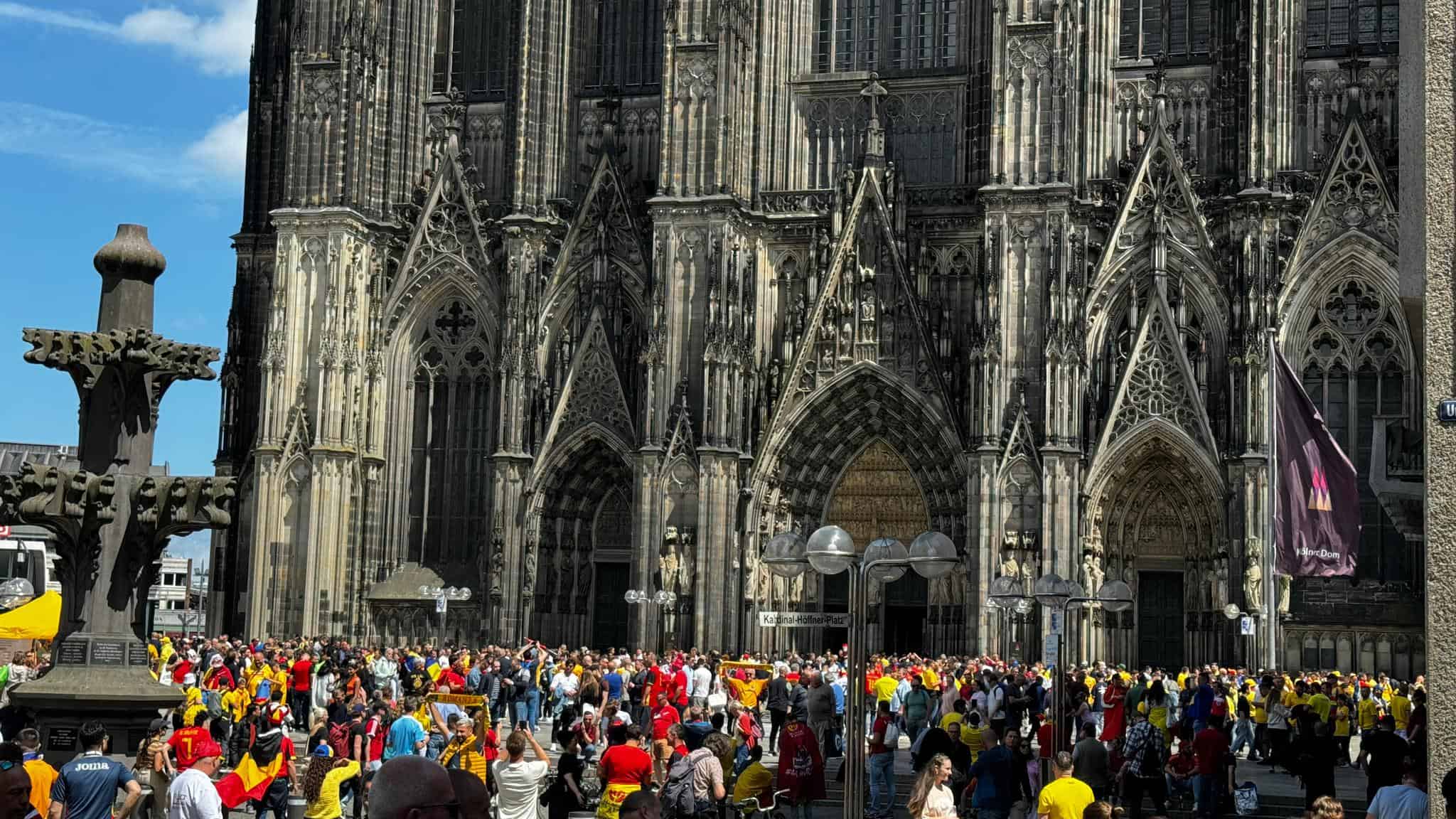 LIVE video foto EURO 2024: Peste 30.000 de români au invadat Koln-ul la meciul României. Belgia învinge cu 2-0! live video foto euro 2024: peste 30.000 de români au invadat koln-ul la meciul româniei. belgia învinge cu 2-0!