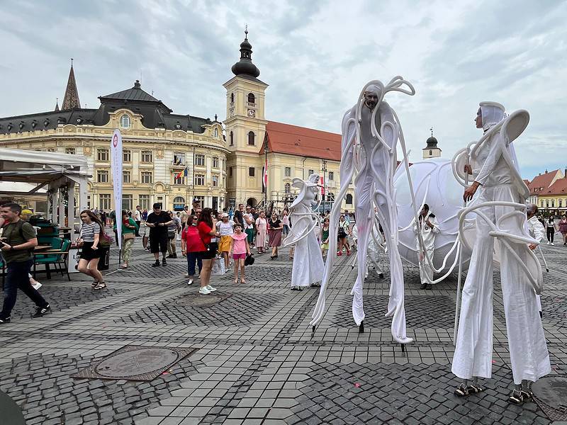 a șaptea zi de fits 2024: hedwig and the angry inch, unchiul vanea și fado cu francisco moreira