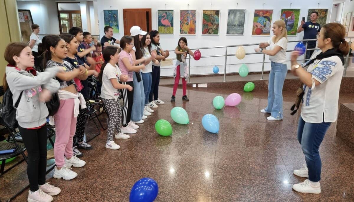 biblioteca astra sibiu a sărbătorit ziua copilului cu activități educative și creative pentru copiii din oraș și județ (foto)