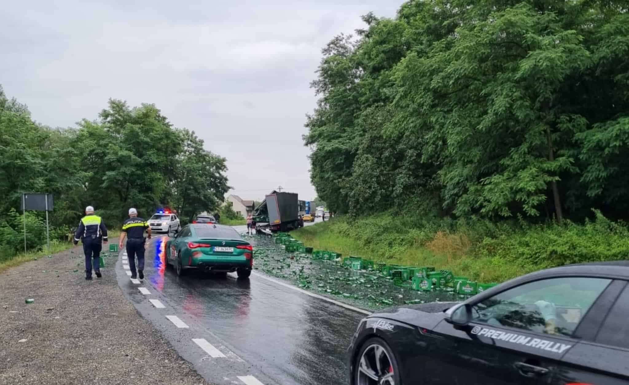Accident între un autocar și un TIR, cu 57 de persoane implicate, pe DN1 la Porumbacu de Jos (foto) accident între un autocar și un tir, cu 57 de persoane implicate, pe dn1 la porumbacu de jos (foto)