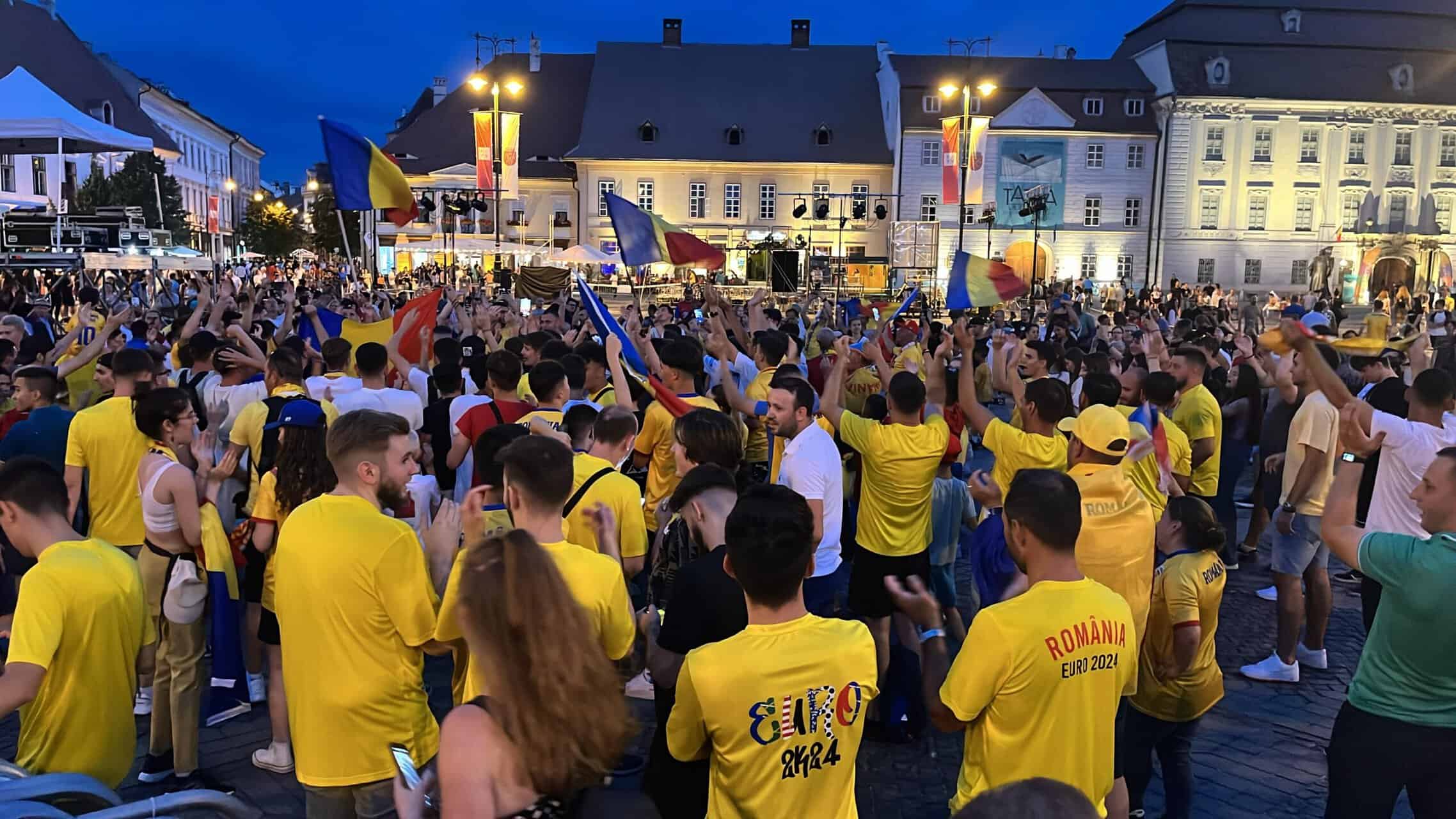 Piața Mare invadată de sute de sibieni care au sărbătorit calificarea României în optimi la EURO (video foto) piața mare invadată de sute de sibieni care au sărbătorit calificarea româniei în optimi la euro (video foto)