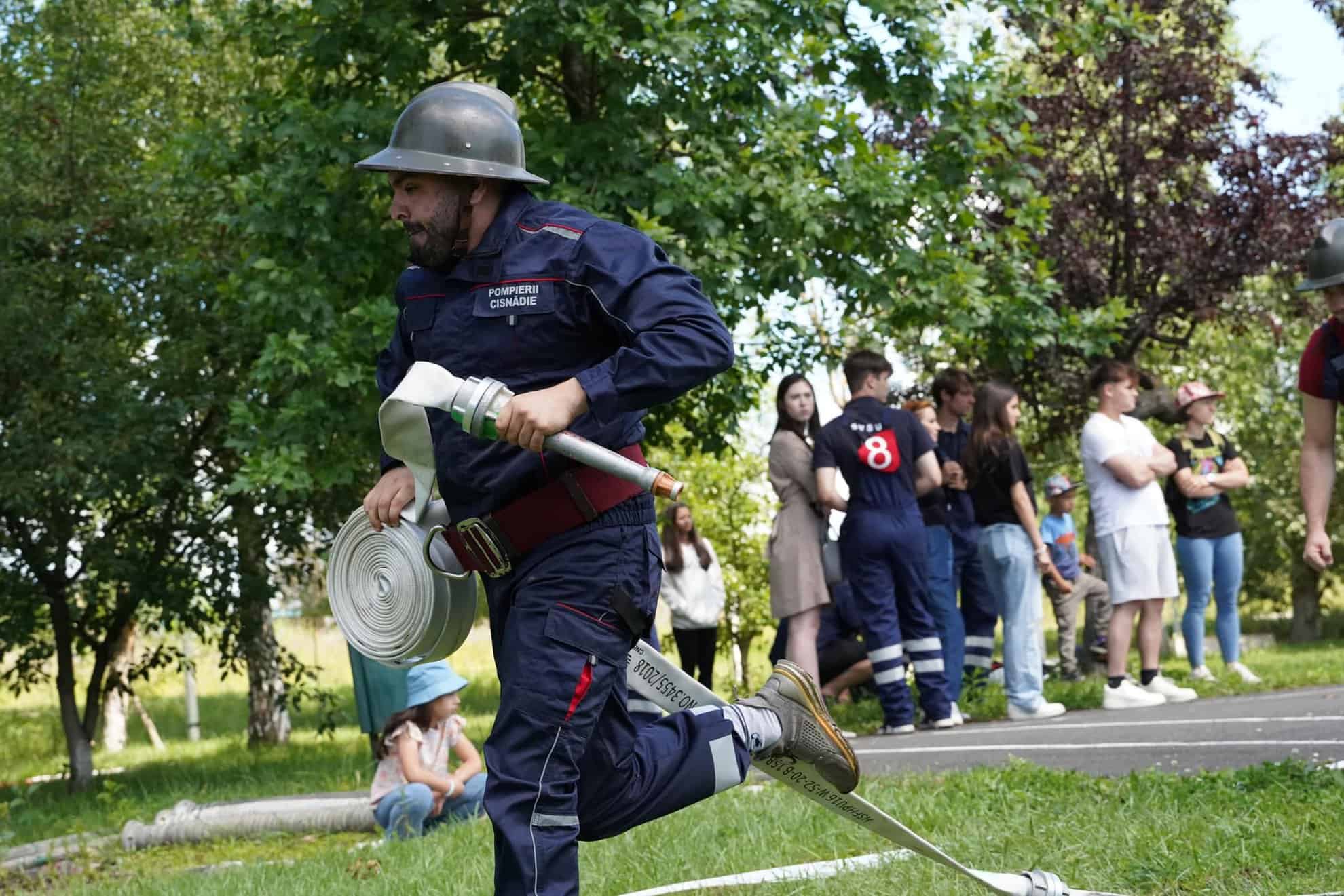 SVSU Sasu câștigător al competiției pompierilor din județul Sibiu (foto) svsu sasu câștigător al competiției pompierilor din județul sibiu (foto)