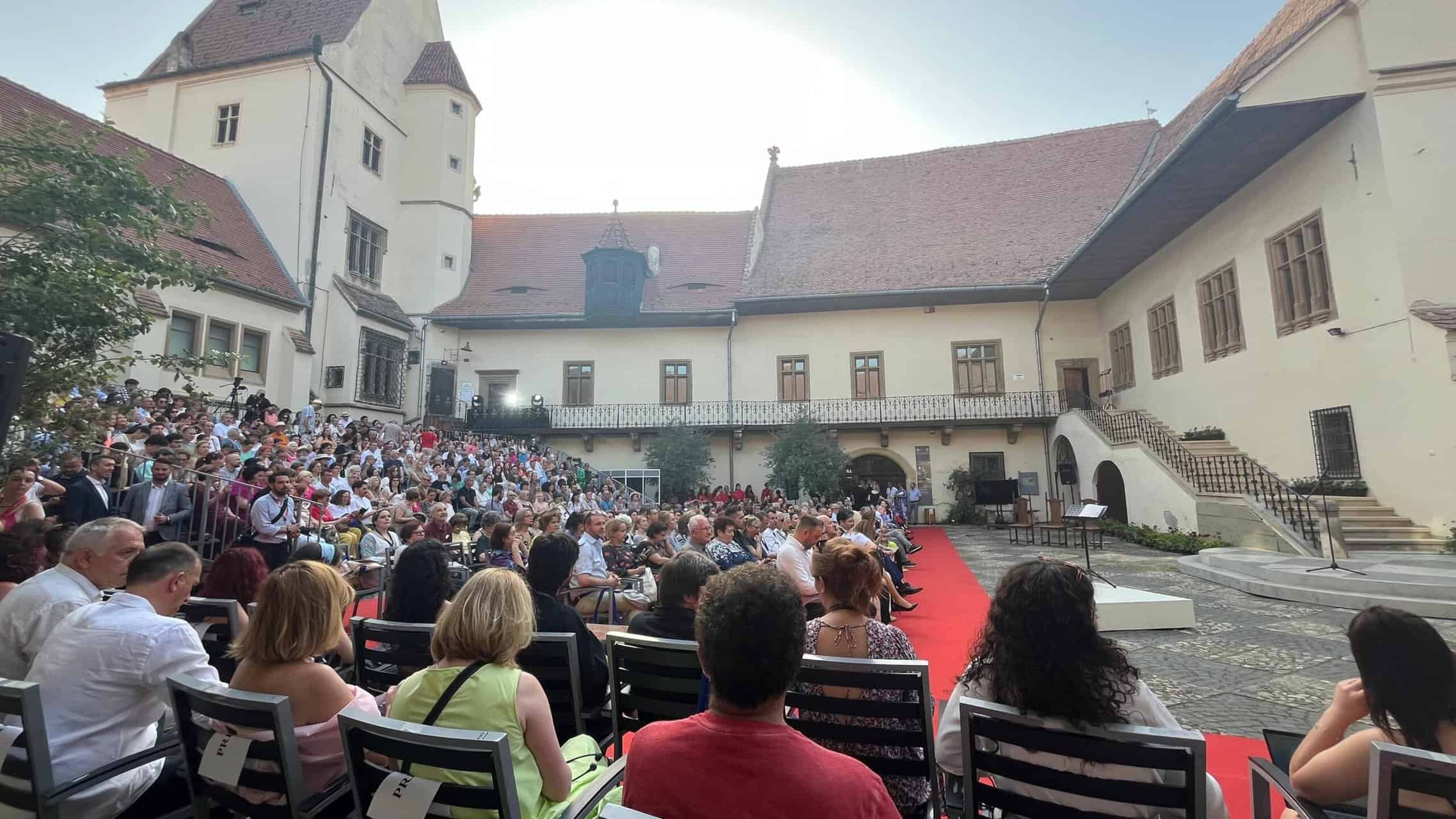 Madrigal, Tim Robbins, Pippo Delbono și Constantin Chiriac au deschis ediția 31 FITS cu un regal artistic de excepție (foto) madrigal, tim robbins, pippo delbono și constantin chiriac au deschis ediția 31 fits cu un regal artistic de excepție (foto)