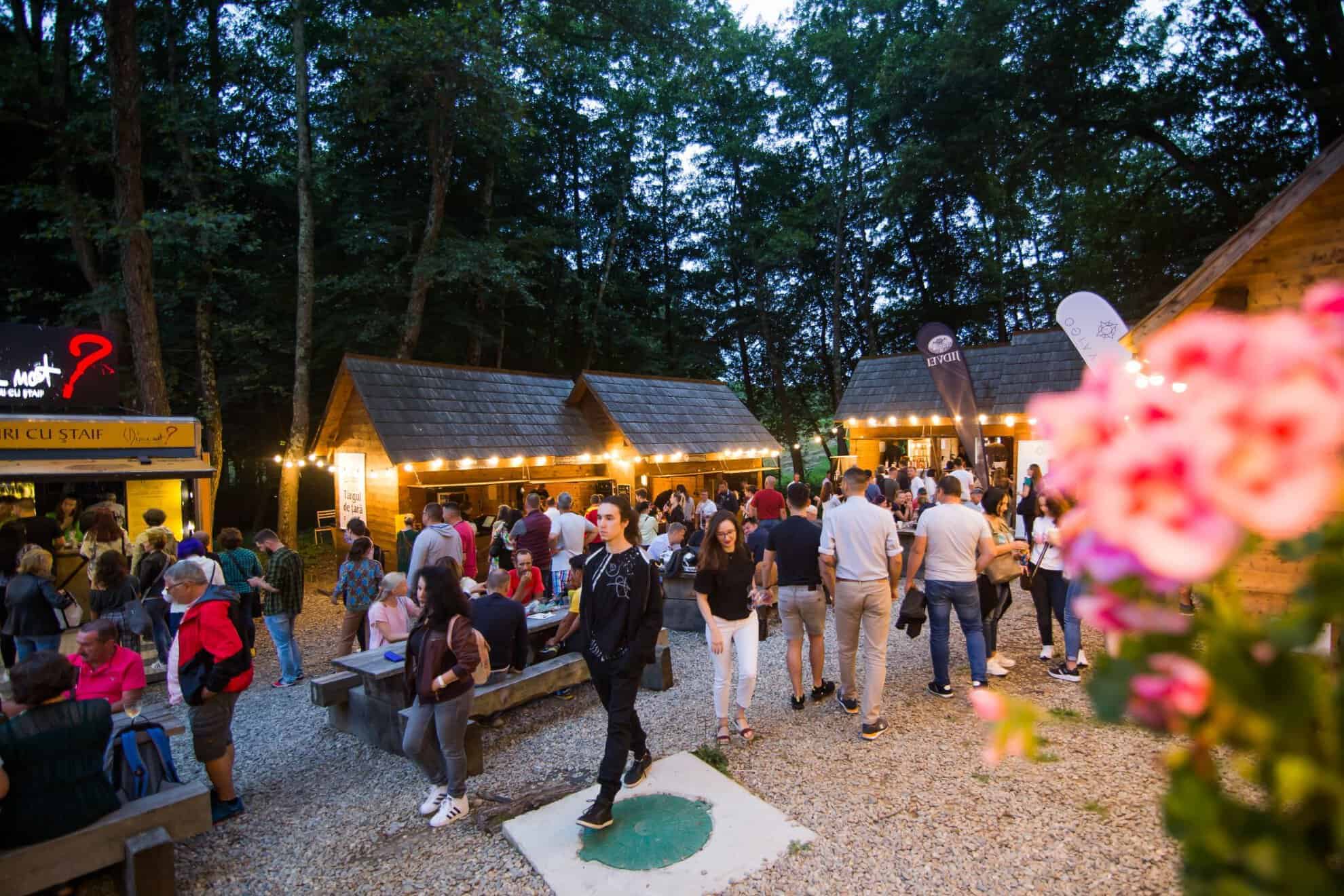 Unde ”fugim” de canicula din weekend la Sibiu: Lista cu piscinele la care să ne răcorim, drumeții în Munții Făgăraș ori filme în săli de cinema cu aer condiționat unde ”fugim” de canicula din weekend la sibiu: lista cu piscinele la care să ne răcorim, drumeții în munții făgăraș ori filme în săli de cinema cu aer condiționat