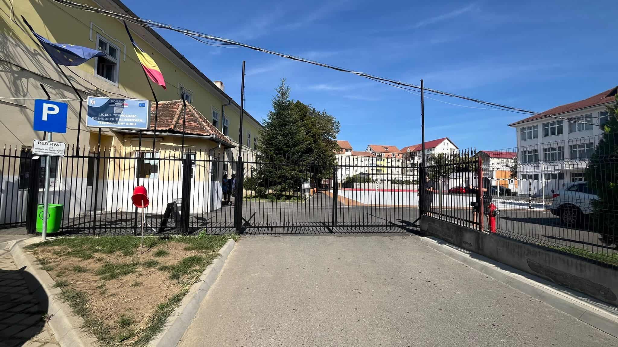 „Polinoamele” au făcut prăpăd la Bac-ul de toamnă printre candidații de la Sibiu: „Sper să iau cinci” (video) „polinoamele” au făcut prăpăd la bac-ul de toamnă printre candidații de la sibiu: „sper să iau cinci” (video)