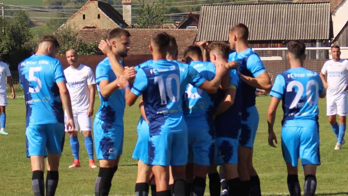 inter sibiu câștigă derbyul cu voința și este lider în liga 4 sibiu (video)