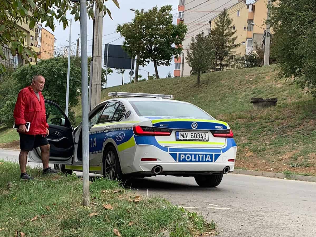 misterul mașinii fără șofer ieșită în decor pe ștefan cel mare, a fost elucidat. proprietarul a fost amendat(video)