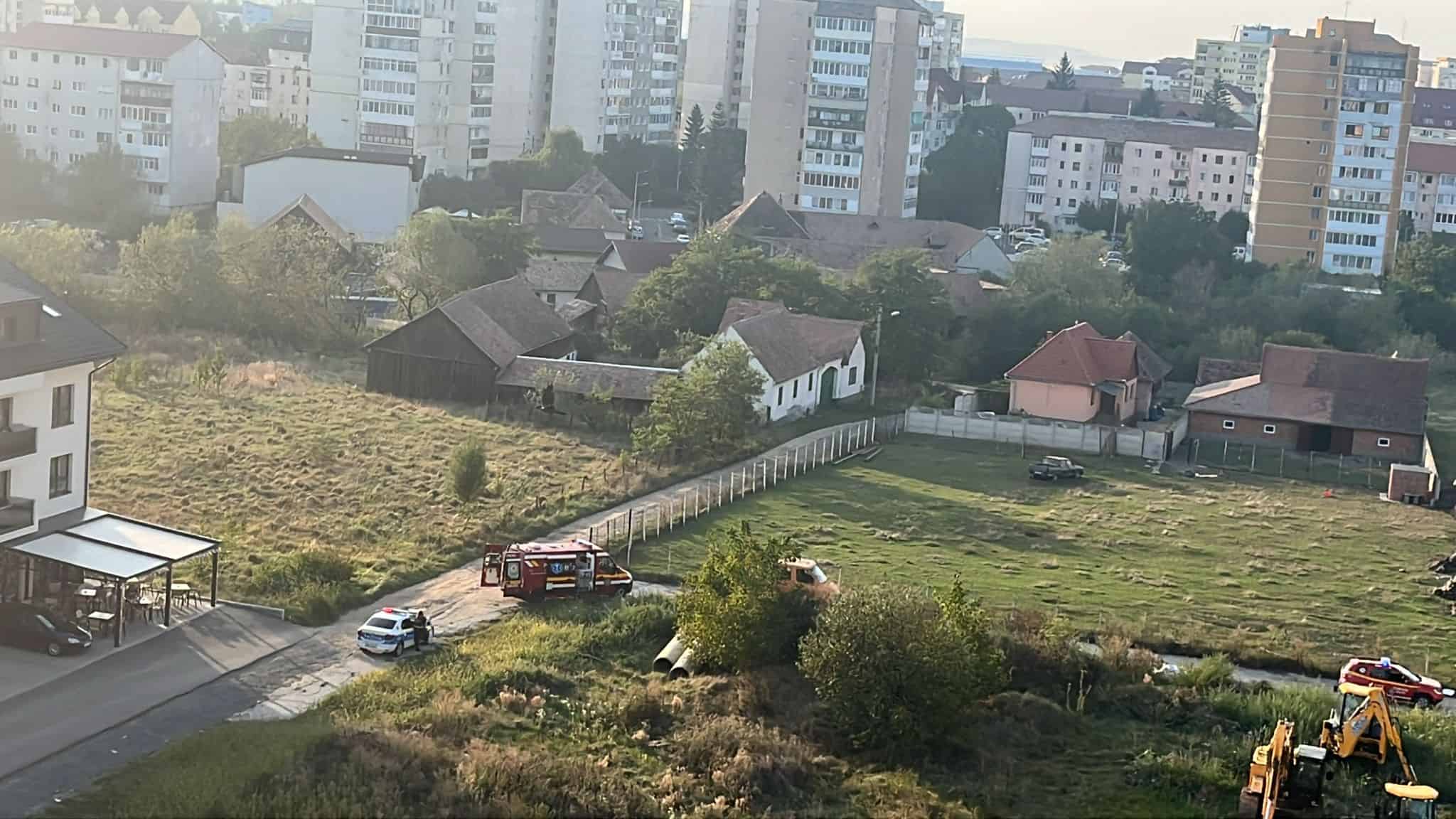 tânăr căzut de la etajul 4 al unui bloc în construcții la șelimbăr (foto)