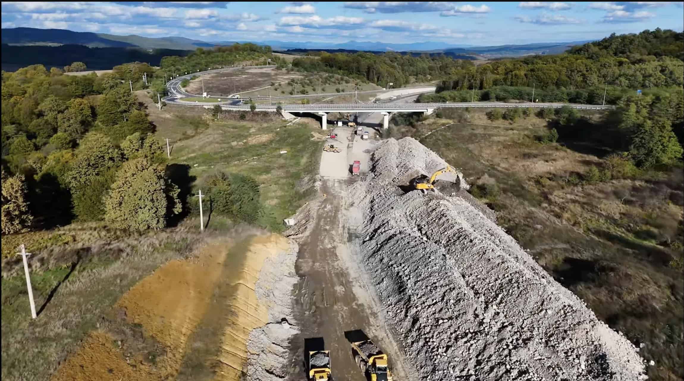 Cum se derulează lucrările de pe ”ciotul” de autostradă lipsă între Sibiu și Nădlac (video) cum se derulează lucrările de pe ”ciotul” de autostradă lipsă între sibiu și nădlac (video)