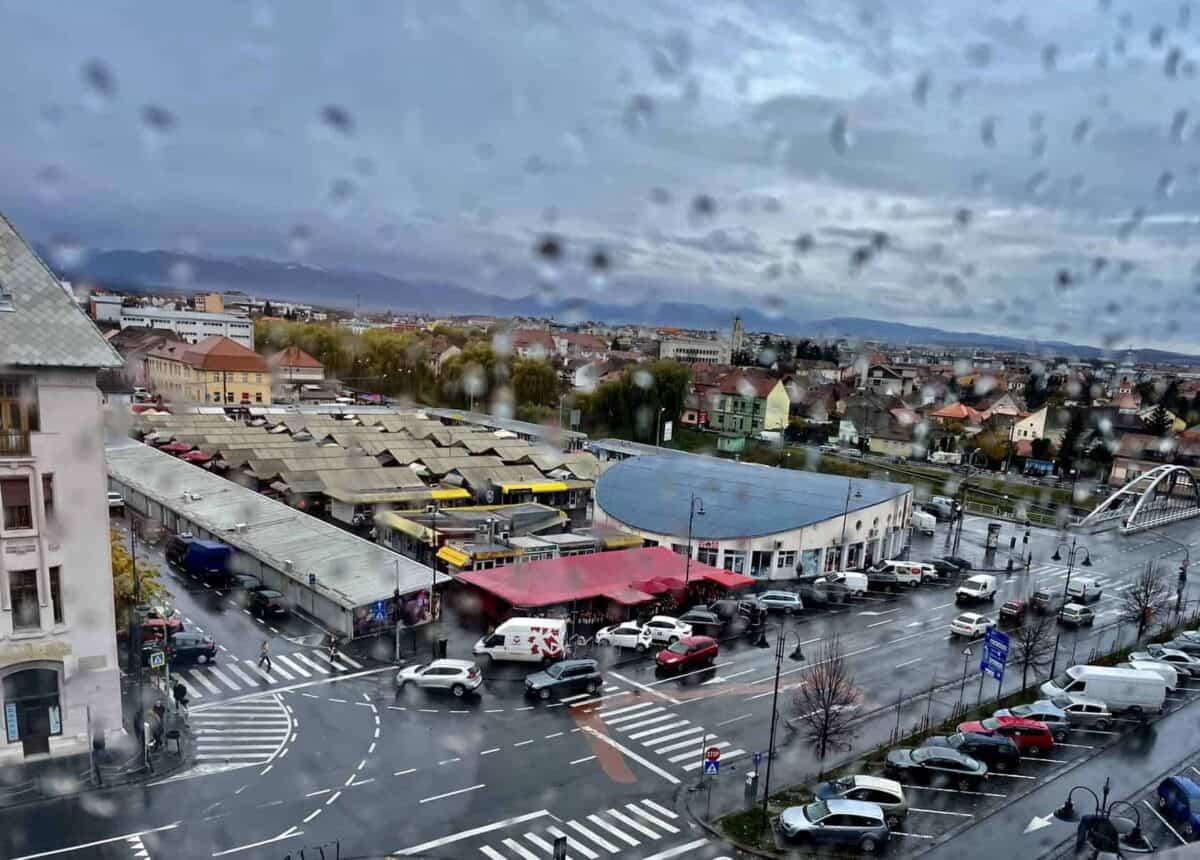 se strică vremea. două zile cu ploi și vânt puternic în județul sibiu