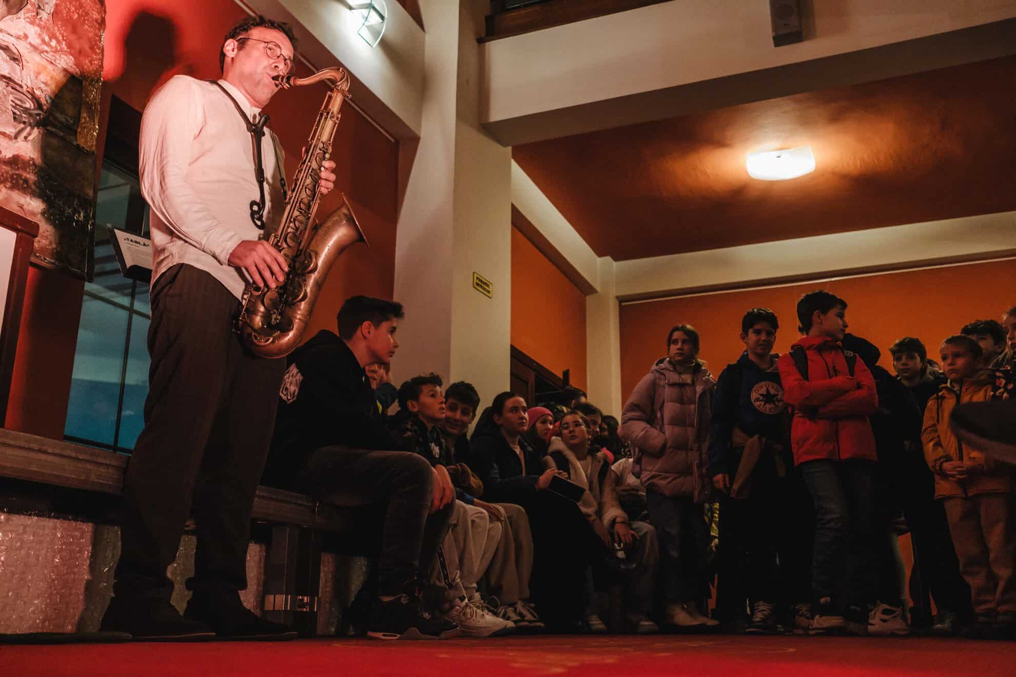 brave new music festival continuă. prima zi a fost una plină de surprize
