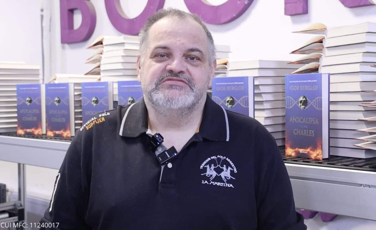 un scriitor de succes susține echilibrul în politică