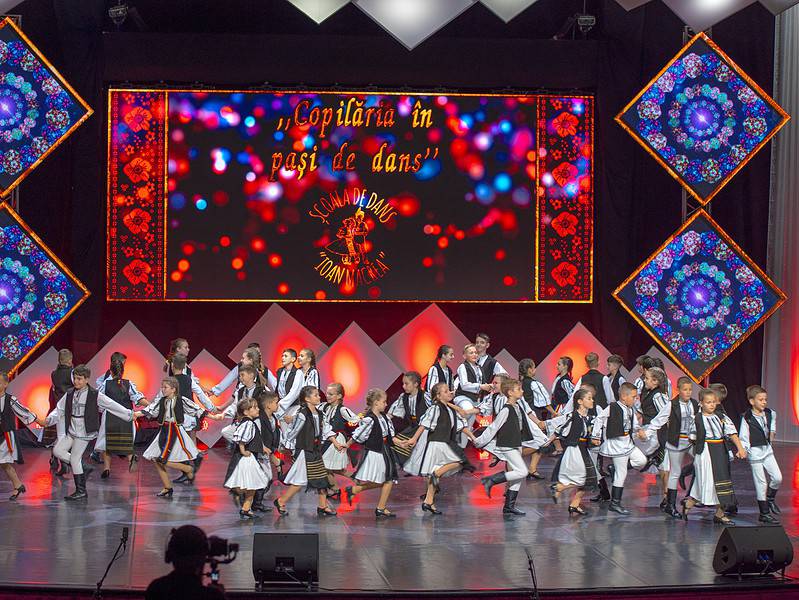 spectacolul „popasuri muzicale” cu junii sibiului, se vede duminică la tvr 1