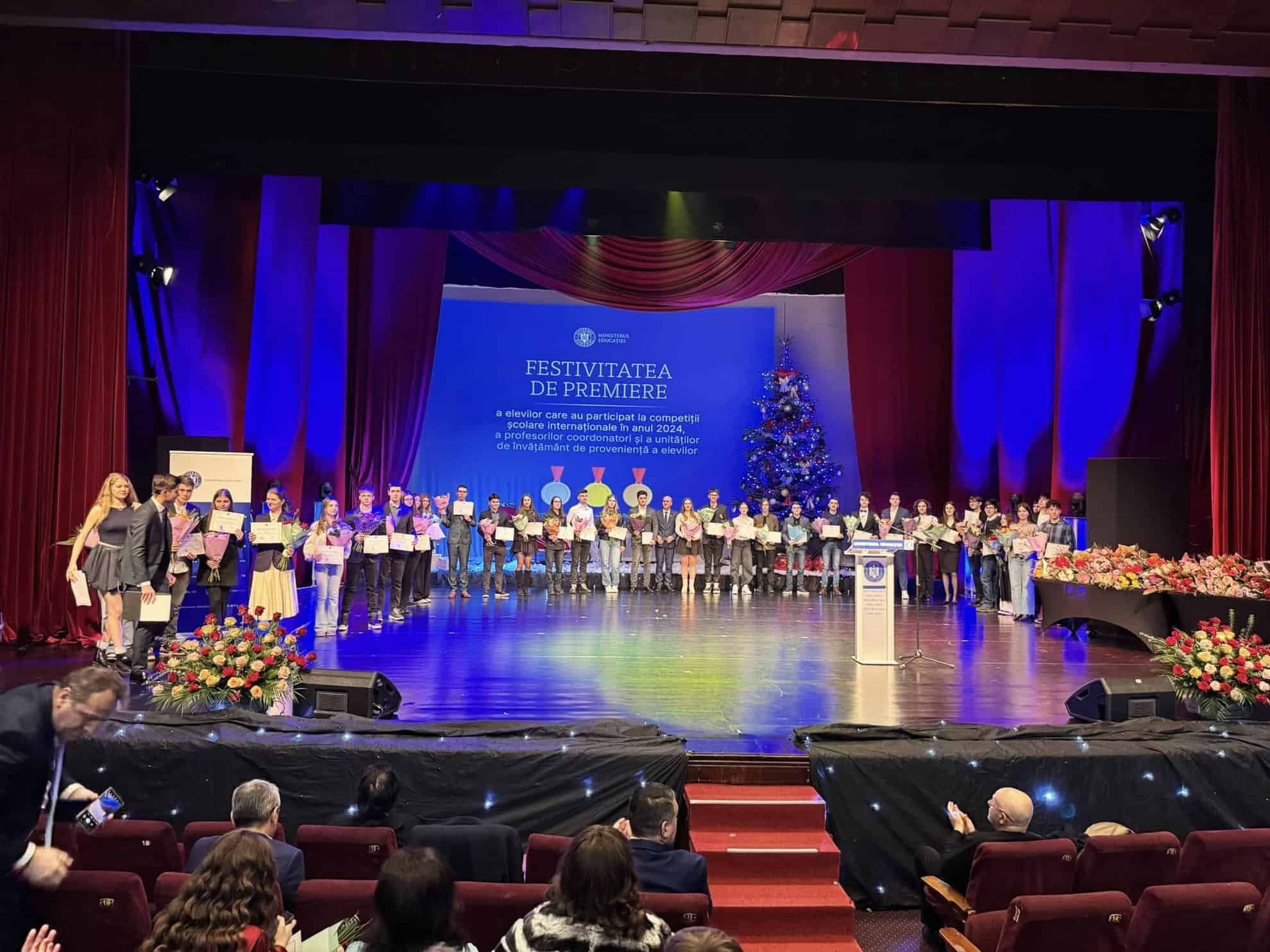 frații țiplic din sibiu, premiați la ”gala excelenței”. au luat argintul la olimpiada europeană de geografie