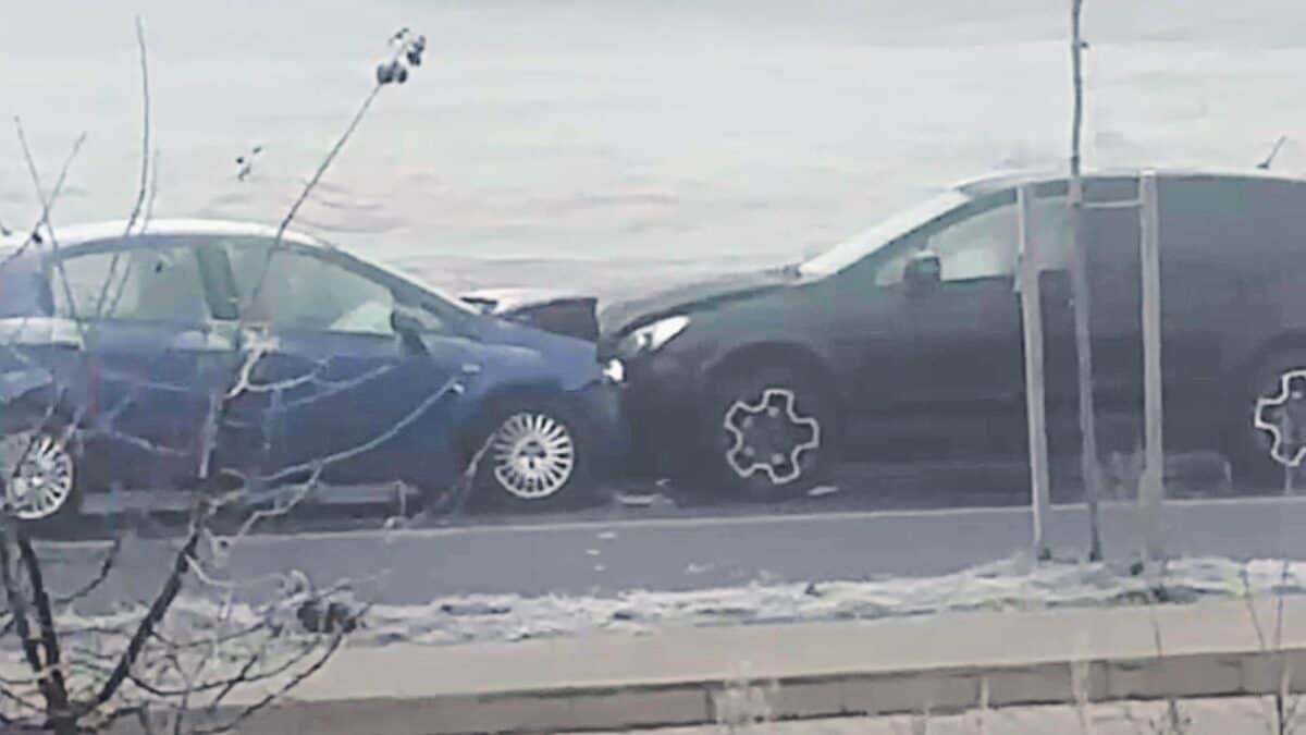tamponare pe calea cisnădiei. o maşină a intrat pe contrasens (video)