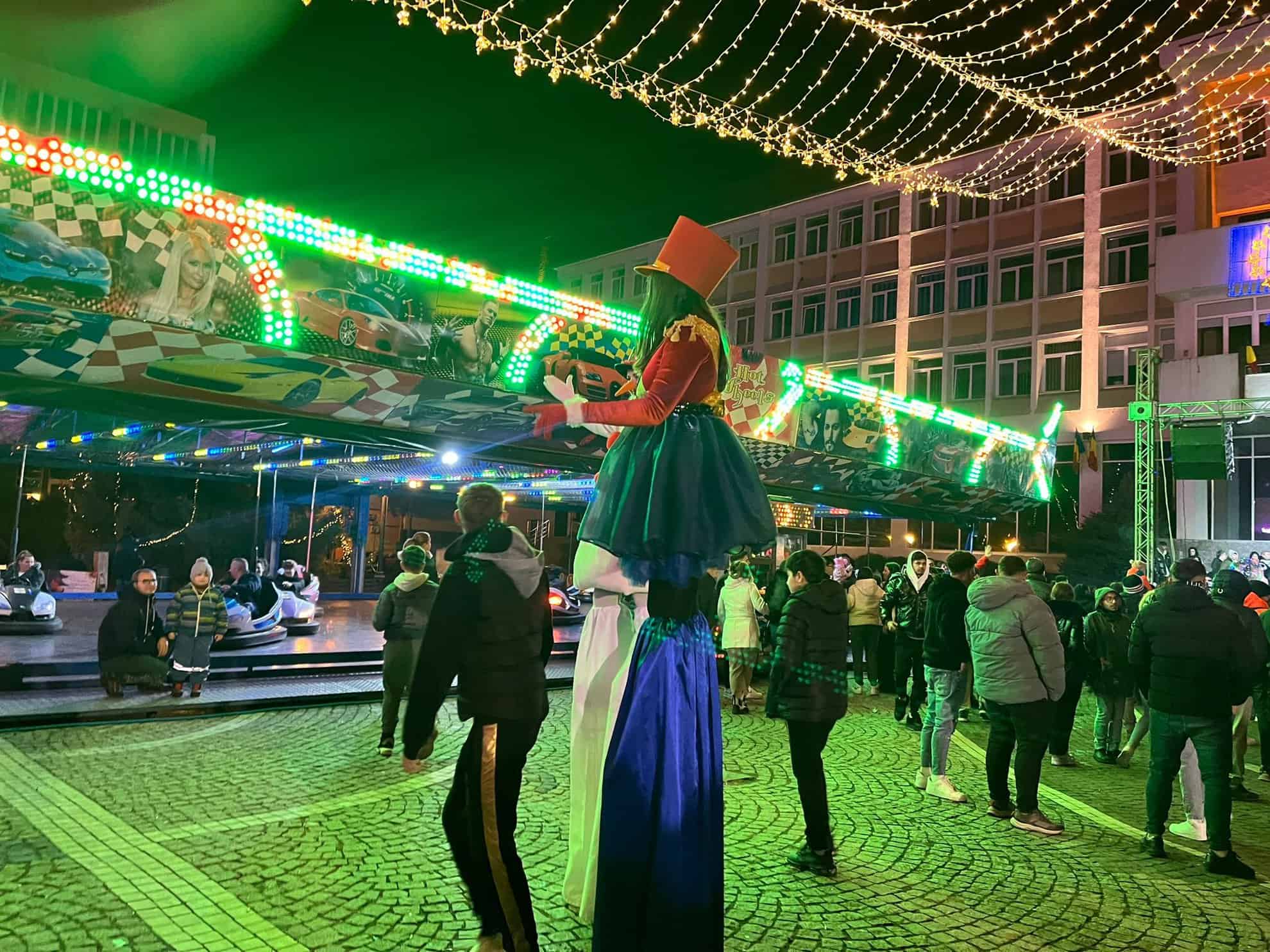 bibi, acrobații pe gheață și moș crăciun, au încântat medieșenii la deschiderea târgului de sărbători (foto)