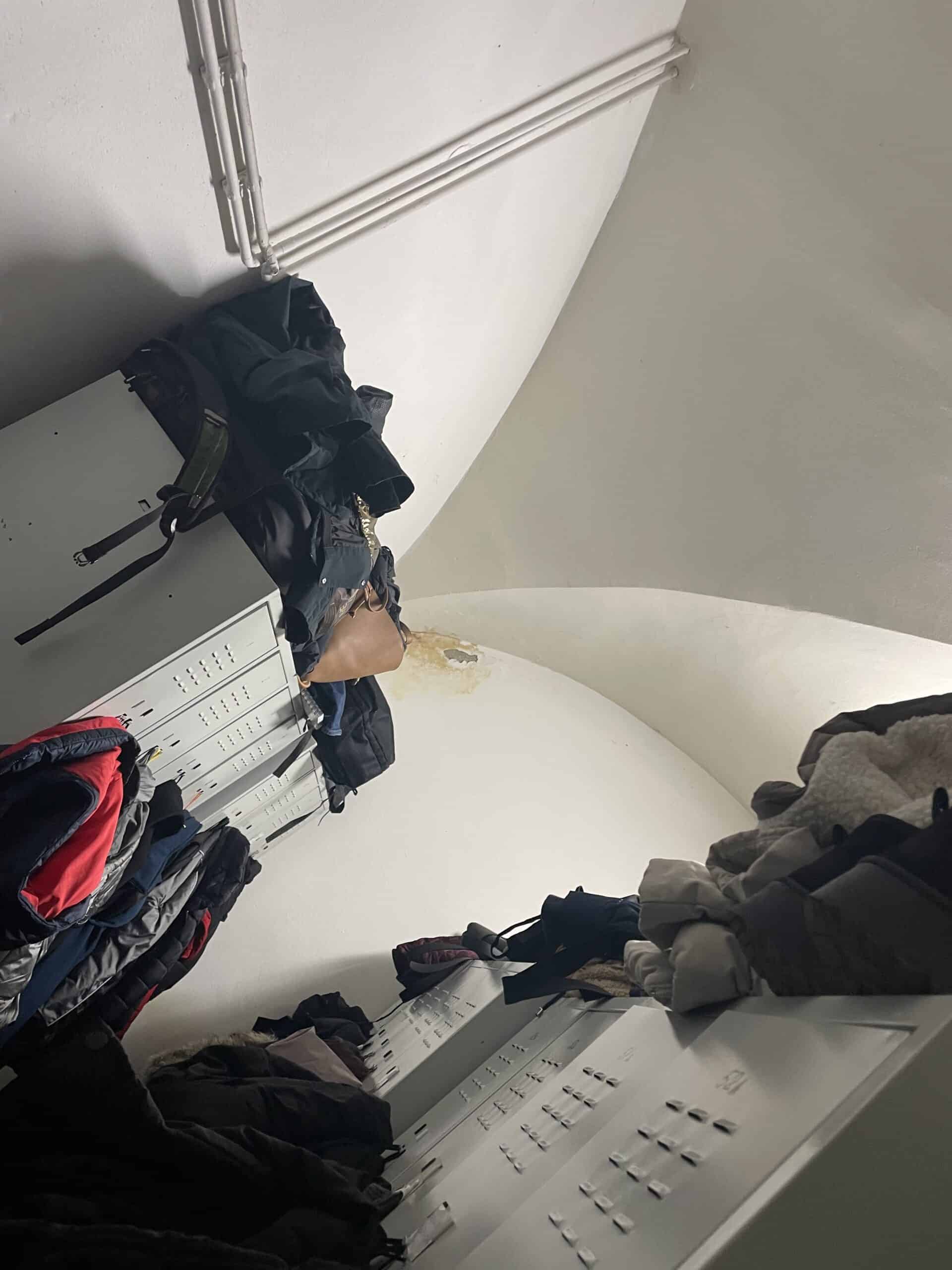 condiții mediocre pentru studenții de la medicină în cel mai mare spital din sibiu. vestiarele ”sunt îngrozitoare” (foto)