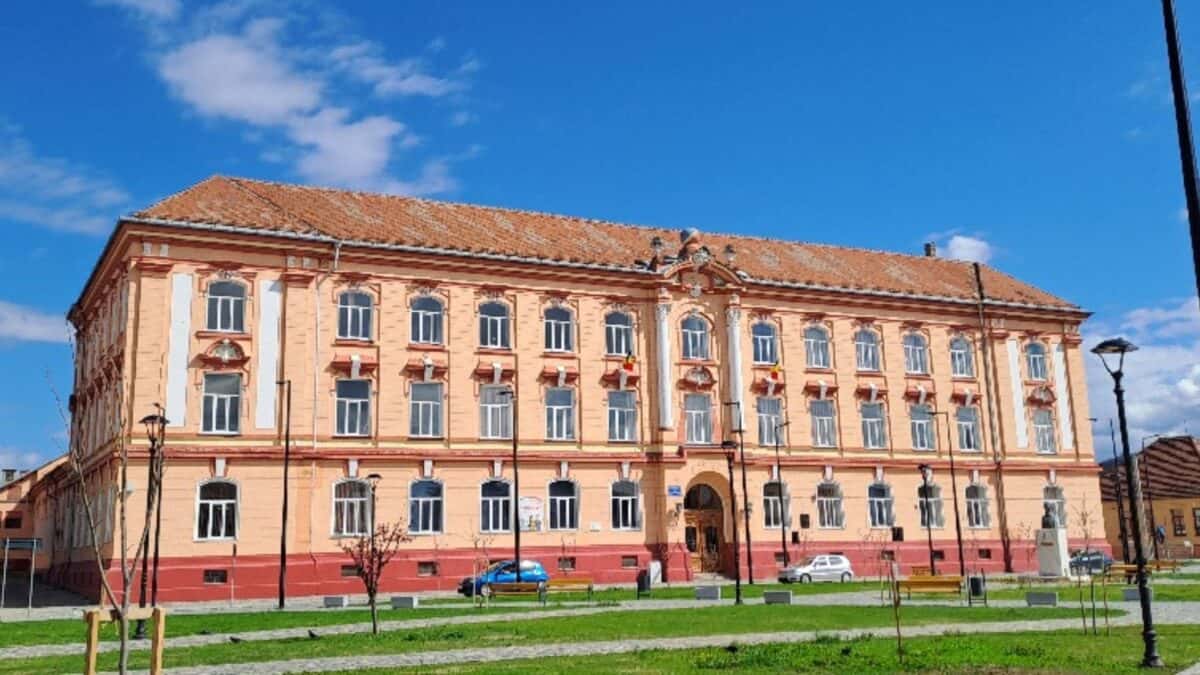 mii de elevi repetenți la sibiu. cei mai mulți la dumbrăveni și în două licee din capitala județului