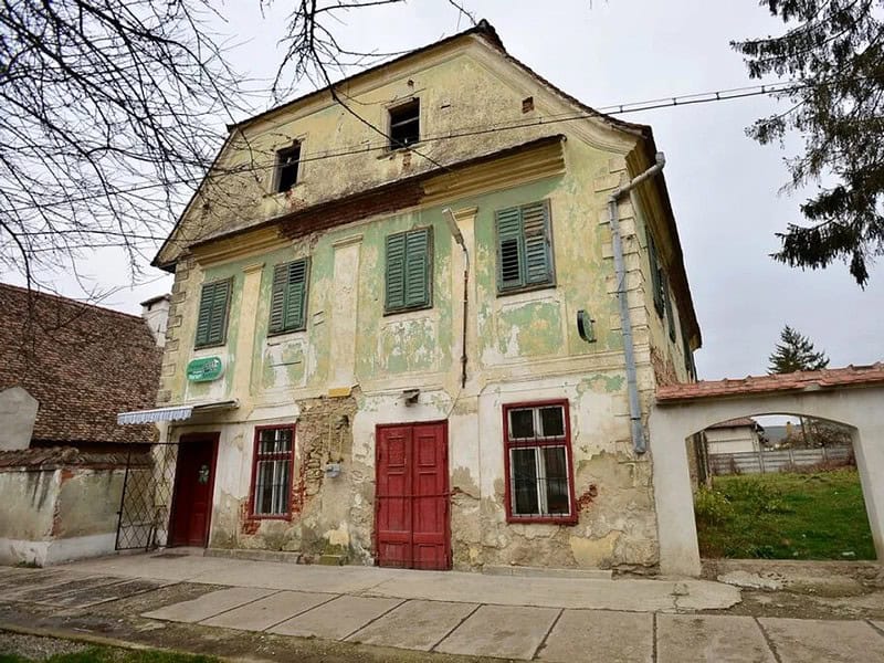 casa natală a baronului brukenthal, scoasă la vânzare. costă peste jumătate de milion de euro